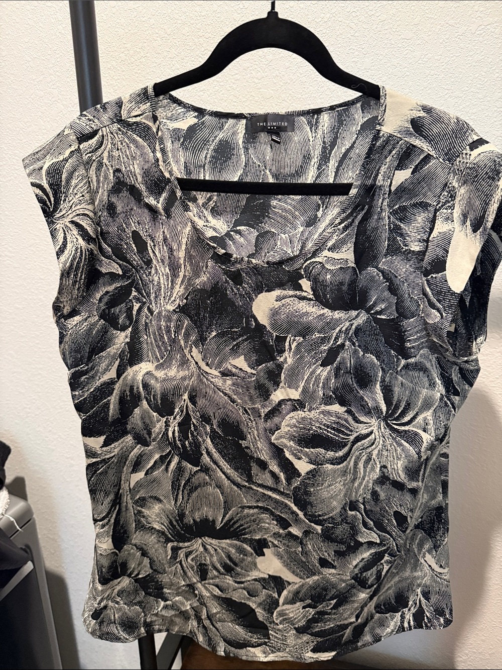 The Limited Black & White Floral Cap Sleeve Top